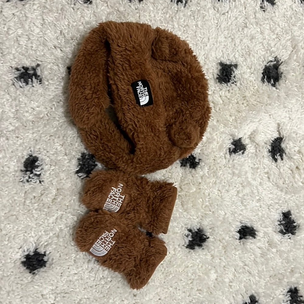 Baby hat & gloves